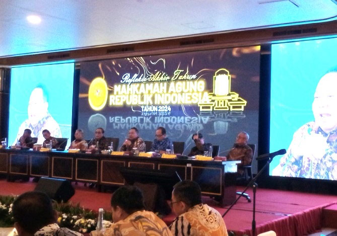 Melanggar Pasal 17 UU Kekuasaan Kehakiman