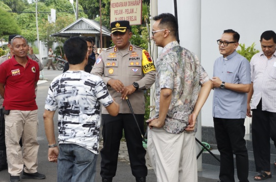 Kapolres Tegal tinjau pospam dan posyan Nataru 2024 Kapolres Tegal tinjau pospam dan posyan Nataru 2024