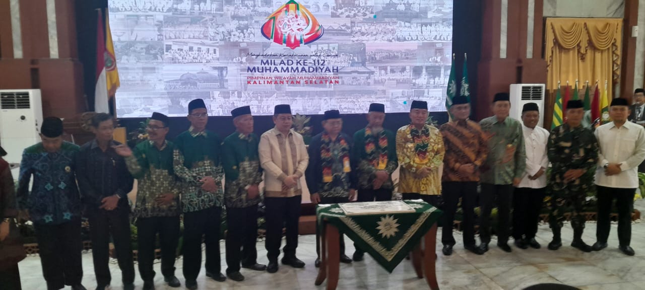Gubernur Kalsel bersama ribuan warga hadiri Puncak Milad Muhammadiyah ke-112 di Banjarmasin Gubernur Kalsel bersama ribuan warga hadiri Puncak Milad Muhammadiyah ke-112 di Banjarmasin