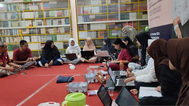 Menulis sastra untuk melembutkan dan menyehatkan jiwa Menulis sastra untuk melembutkan dan menyehatkan jiwa