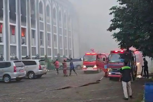 Kebakaran di gedung UIN diduga disebabkan korsleting listrik Kebakaran di gedung UIN diduga disebabkan korsleting listrik
