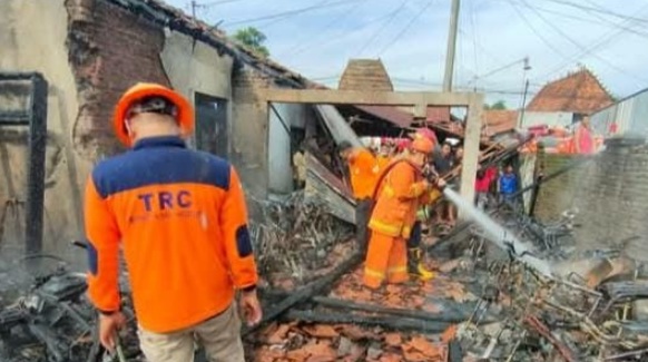Puluhan sepeda motor karyawan pabrik rokok di Kudus terbakar, kerugian ratusan juta rupiah Puluhan sepeda motor karyawan pabrik rokok di Kudus terbakar, kerugian ratusan juta rupiah