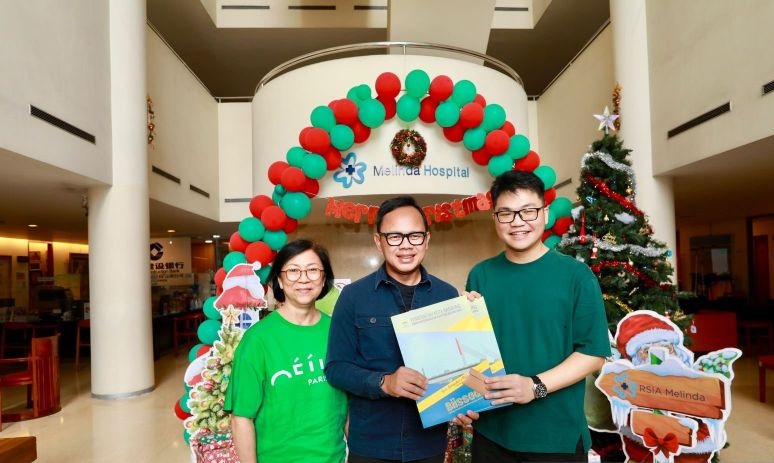 Wamendagri beri kado istimewa kepada bayi lahir saat Natal Wamendagri beri kado istimewa kepada bayi lahir saat Natal