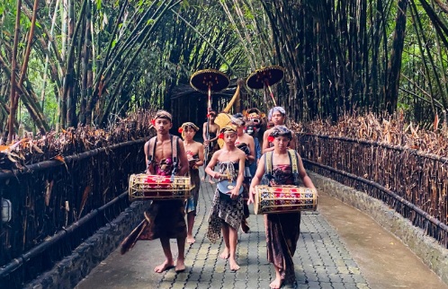 Tradisi Ngelawang Desa Wisata Penglipuran sambut liburan akhir tahun Tradisi Ngelawang Desa Wisata Penglipuran sambut liburan akhir tahun
