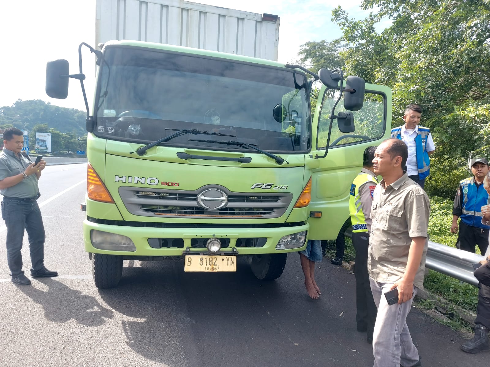 Petugas kebersihan tol Ungaran temukan sopir truk bunuh diri Petugas kebersihan tol Ungaran temukan sopir truk bunuh diri