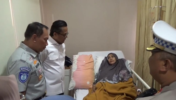 Wamen BUMN jenguk korban laka lantas di Tol Cipularang Wamen BUMN jenguk korban laka lantas di Tol Cipularang