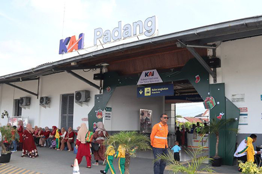 KAI Sumbar prediksi volume penumpang naik 3 persen saat Nataru KAI Sumbar prediksi volume penumpang naik 3 persen saat Nataru