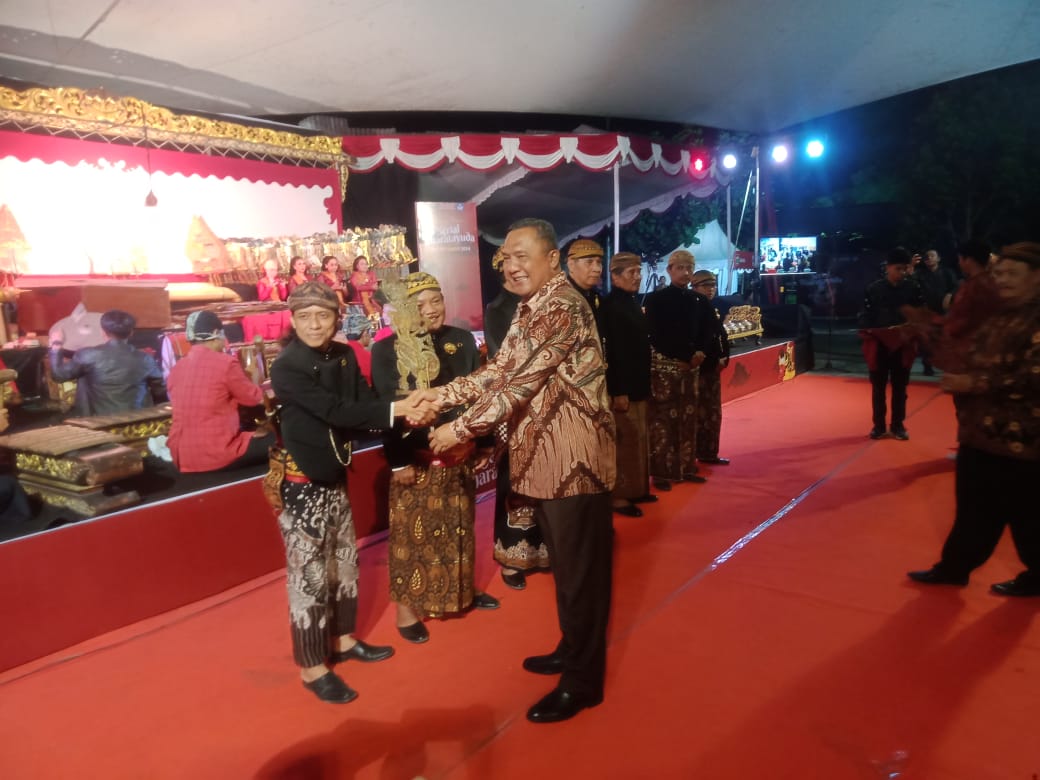 Lestarikan budaya, Disdikbud gelar wayang kulit tujuh malam dengan serial Bharatayuda Lestarikan budaya, Disdikbud gelar wayang kulit tujuh malam dengan serial Bharatayuda