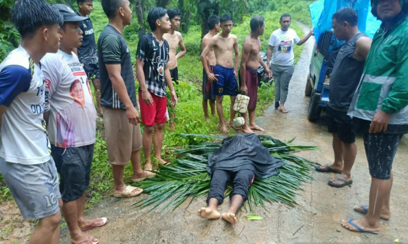 Polisi evakuasi korban tenggelam di sungai Mukomuko Polisi evakuasi korban tenggelam di sungai Mukomuko