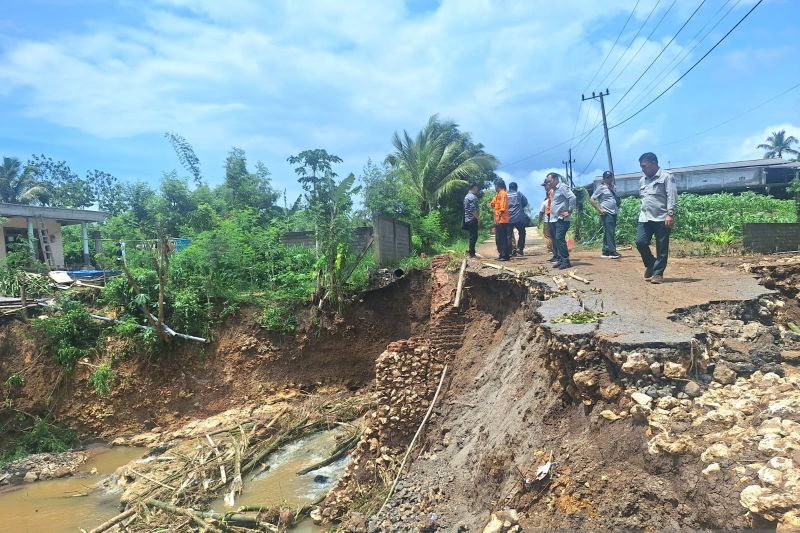 BPBD Jatim respons cepat wilayah terdampak banjir di Blitar BPBD Jatim respons cepat wilayah terdampak banjir di Blitar