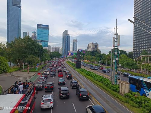 Libur cuti bersama Jalan Sudirman dipadati kendaraan Libur cuti bersama Jalan Sudirman dipadati kendaraan