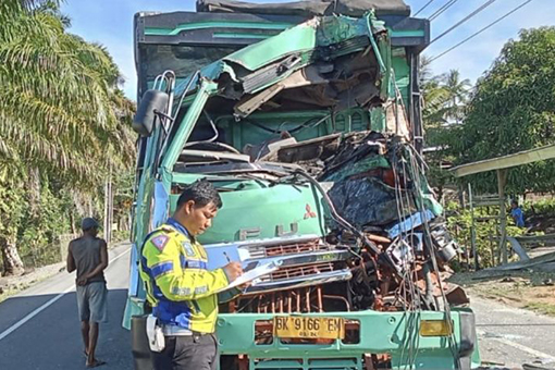 Polres Aceh Barat selidiki tabrakan truk sebabkan satu penumpang tewas Polres Aceh Barat selidiki tabrakan truk sebabkan satu penumpang tewas