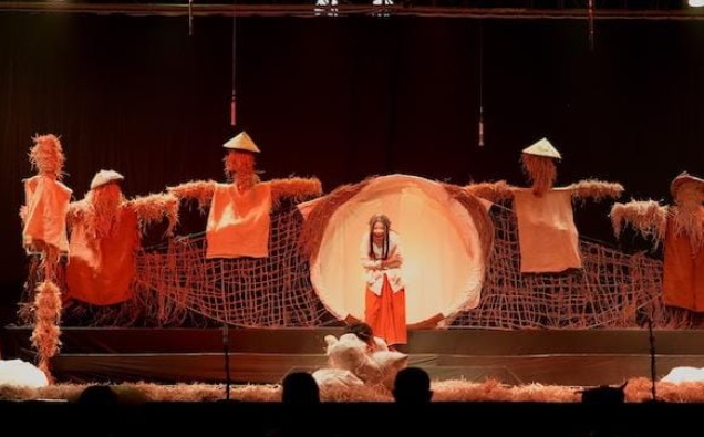Teater Jangkar Bumi dan Teater Lembah Manah juara Festival Teater Pelajar 2024