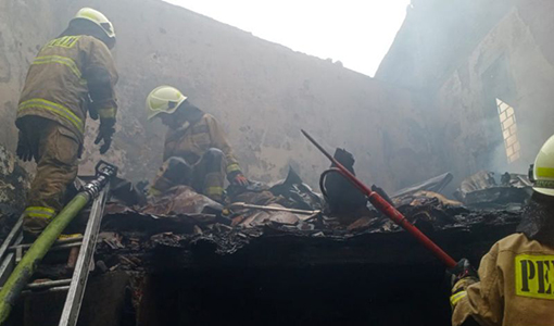 Kebakaran yang tewaskan dua orang di Senen diduga akibat arus pendek