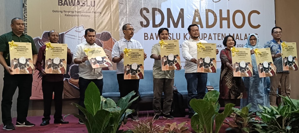 Bawaslu Kabupaten Malang luncurkan buku SDM adhoc 2024 Bawaslu Kabupaten Malang luncurkan buku SDM adhoc 2024