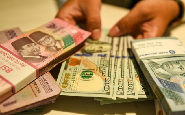 Rupiah melemah di tengah kekhawatiran pasar terkait perang dagang Rupiah melemah di tengah kekhawatiran pasar terkait perang dagang