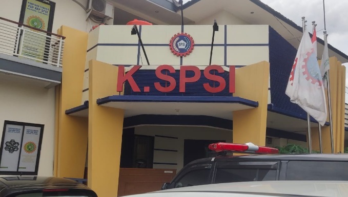 KSPSI Bekasi nilai adil putusan Presiden menaikkan upah 2025 sebesar 6,5 persen KSPSI Bekasi nilai adil putusan Presiden menaikkan upah 2025 sebesar 6,5 persen