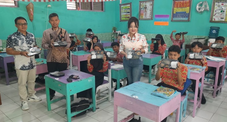 Komunitas Anak Boyolali bagi-bagi makan bergizi gratis 