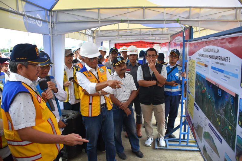 Menteri PU tinjau jalan tol fungsional Gending-Kraksaan Probolinggo Menteri PU tinjau jalan tol fungsional Gending-Kraksaan Probolinggo