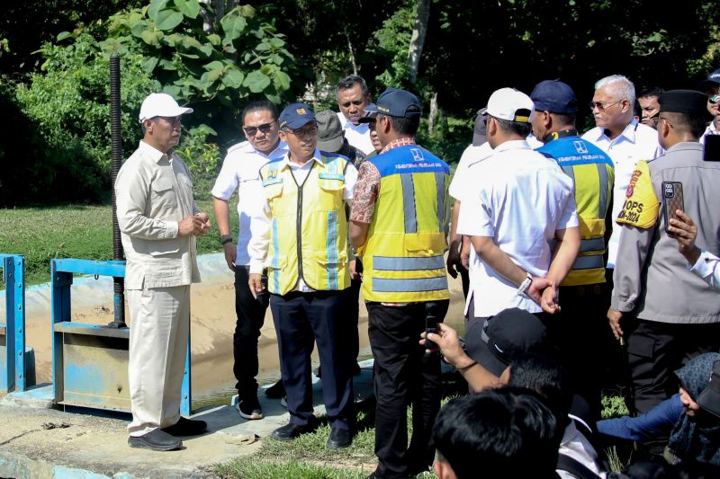 Mentan cek infrastruktur irigasi Konawe demi produktivitas pertanian Mentan cek infrastruktur irigasi Konawe demi produktivitas pertanian