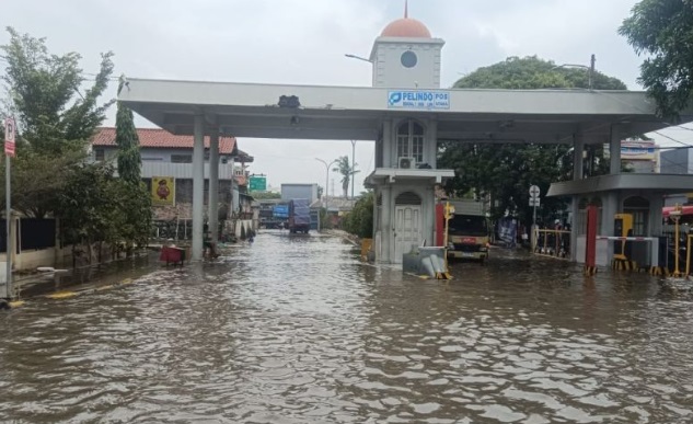 Tiga RT di Pluit terendam banjir rob hingga 70 centimeter Tiga RT di Pluit terendam banjir rob hingga 70 centimeter