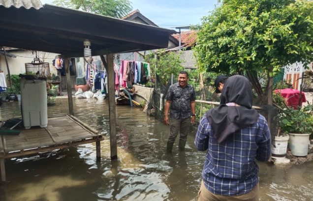 Korban banjir rob di Tangerang butuh bantuan Korban banjir rob di Tangerang butuh bantuan
