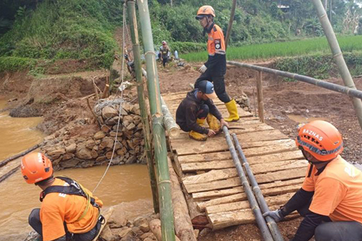 Baznas bangun tiga jembatan yang terputus di Sukabumi