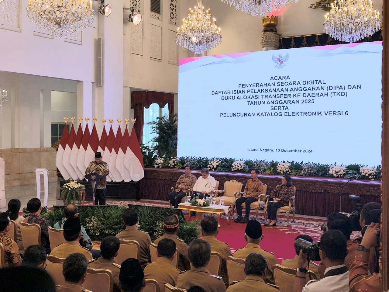 Prabowo serahkan DIPA dan TKD 2025, luncurkan e-katalog V6 Prabowo serahkan DIPA dan TKD 2025, luncurkan e-katalog V6
