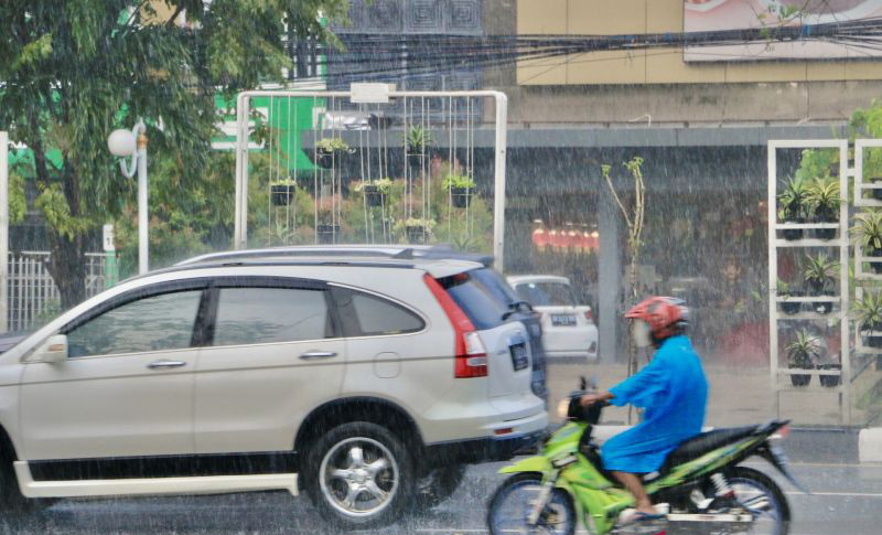 Cuaca sebagian besar wilayah Indonesia diprakirakan diguyur hujan Cuaca sebagian besar wilayah Indonesia diprakirakan diguyur hujan