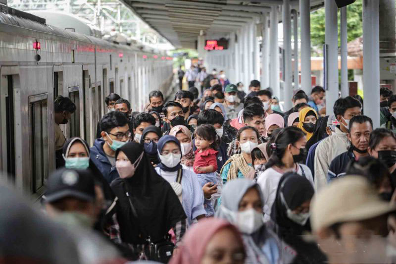 Commuter Line beroperasi 24 jam di malam Tahun Baru 2025