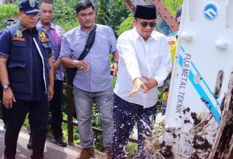 Awali pembangunan Jembatan Karangsambung, Pj Bupati Kudus pecahkan kendi Awali pembangunan Jembatan Karangsambung, Pj Bupati Kudus pecahkan kendi