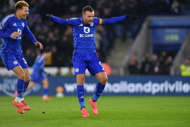 Van Nistelrooy raih kemenangan di laga debutnya bersama Leicester City Van Nistelrooy raih kemenangan di laga debutnya bersama Leicester City