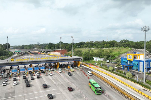 Lalin di Jalan Tol Jabotabek dan Jabar meningkat pada H-1 Natal Lalin di Jalan Tol Jabotabek dan Jabar meningkat pada H-1 Natal
