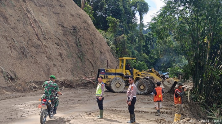 Sopir protes di Sembahe terkendali, fokus pembersihan jalur longsor berlanjut Sopir protes di Sembahe terkendali, fokus pembersihan jalur longsor berlanjut