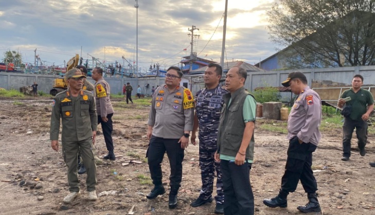 Puluhan kapal ikan terbakar di Pelabuhan Pelindo Tegal Puluhan kapal ikan terbakar di Pelabuhan Pelindo Tegal