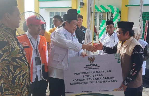 BAZNAS Lampung bantu 1 ton beras untuk korban banjir rob di Tulangbawang BAZNAS Lampung bantu 1 ton beras untuk korban banjir rob di Tulangbawang