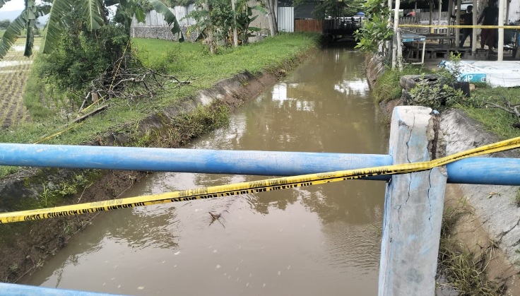 Jasad pemuda ditemukan mengambang di saluran irigasi Wilayah Tawangsari, Sukoharjo Jasad pemuda ditemukan mengambang di saluran irigasi Wilayah Tawangsari, Sukoharjo