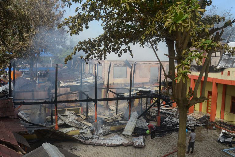 Asrama putri Ponpes Babul Maghfirah Aceh Besar terbakar Asrama putri Ponpes Babul Maghfirah Aceh Besar terbakar