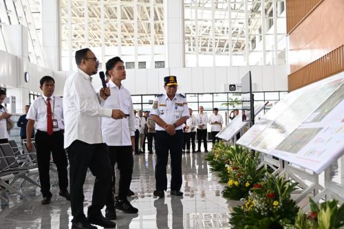 Wapres Gibran tinjau proyek stasiun KCIC Karawang Wapres Gibran tinjau proyek stasiun KCIC Karawang