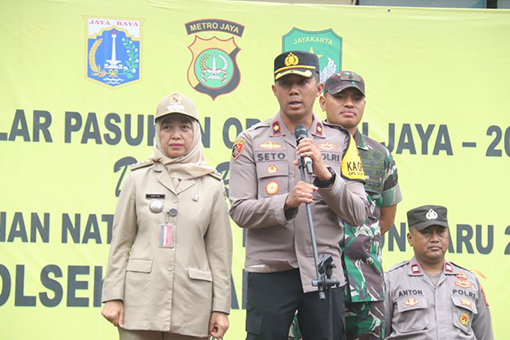 Polisi lakukan pengamanan di 34 gereja di Kelapa Gading saat Natal Polisi lakukan pengamanan di 34 gereja di Kelapa Gading saat Natal