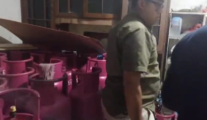 Polisi gerebek lokasi pengoplosan LPG 3 kg di Padaluyu Cianjur