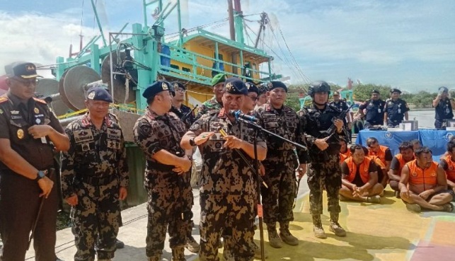 KKP tangkap tiga kapal pencuri ikan berbendera Malaysia KKP tangkap tiga kapal pencuri ikan berbendera Malaysia