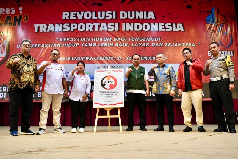 Tingkatkan kesejahteraan pengemudi, Menkop resmikan pendirian KOPDI Tingkatkan kesejahteraan pengemudi, Menkop resmikan pendirian KOPDI