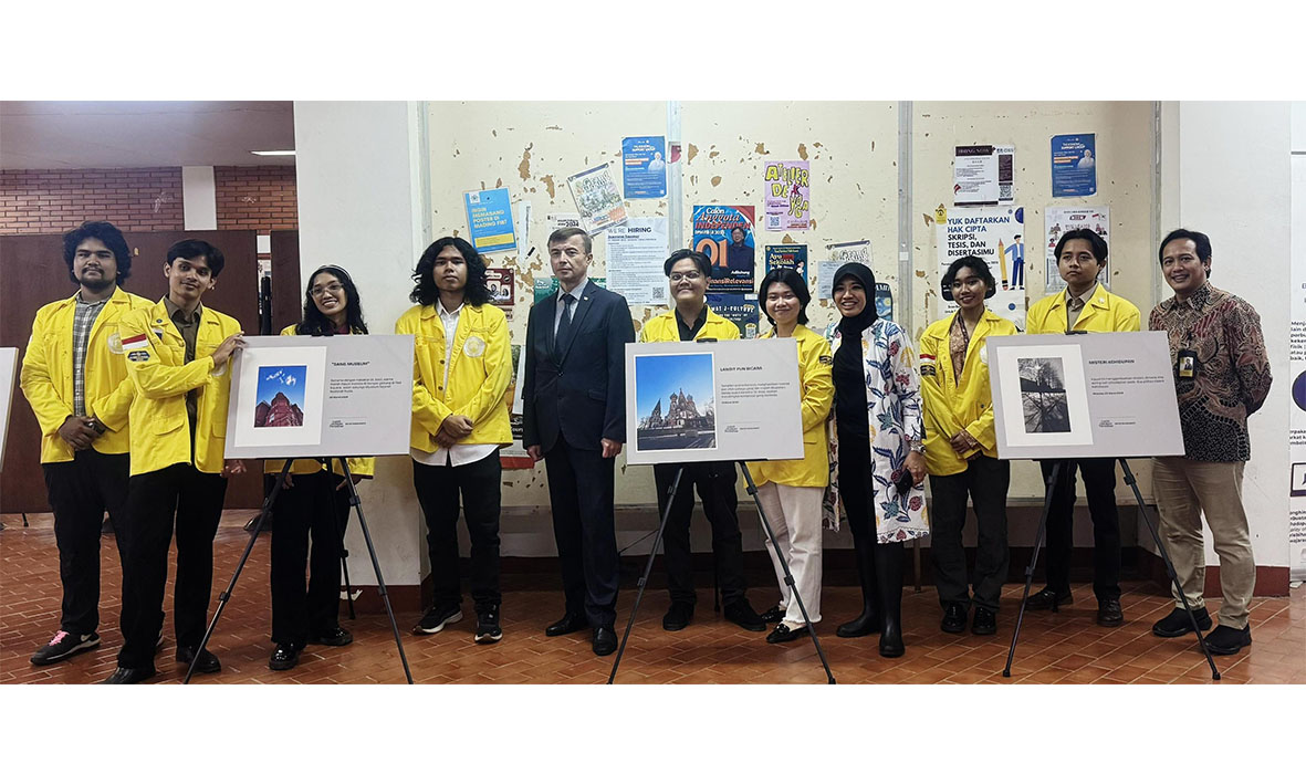 Dies Natalis FIB UI ke-85 tahun, pengajar dan alumni rayakan dengan prestasi dan karya Dies Natalis FIB UI ke-85 tahun, pengajar dan alumni rayakan dengan prestasi dan karya