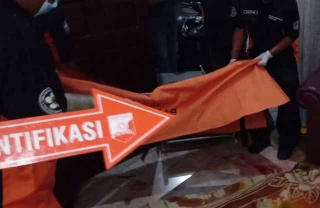 Anak yang bunuh ayah dan nenek masih jalani ujian selama pemeriksaan Anak yang bunuh ayah dan nenek masih jalani ujian selama pemeriksaan