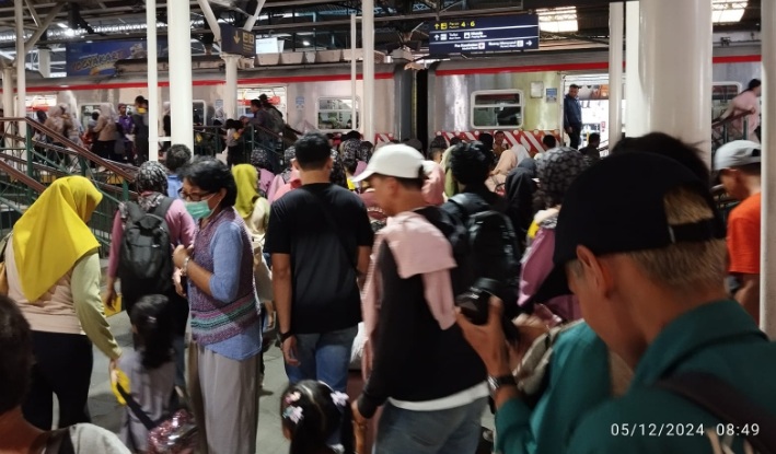 1 juta penumpang kereta api naik turun di KAI Daop 6 pada November 2024 1 juta penumpang kereta api naik turun di KAI Daop 6 pada November 2024