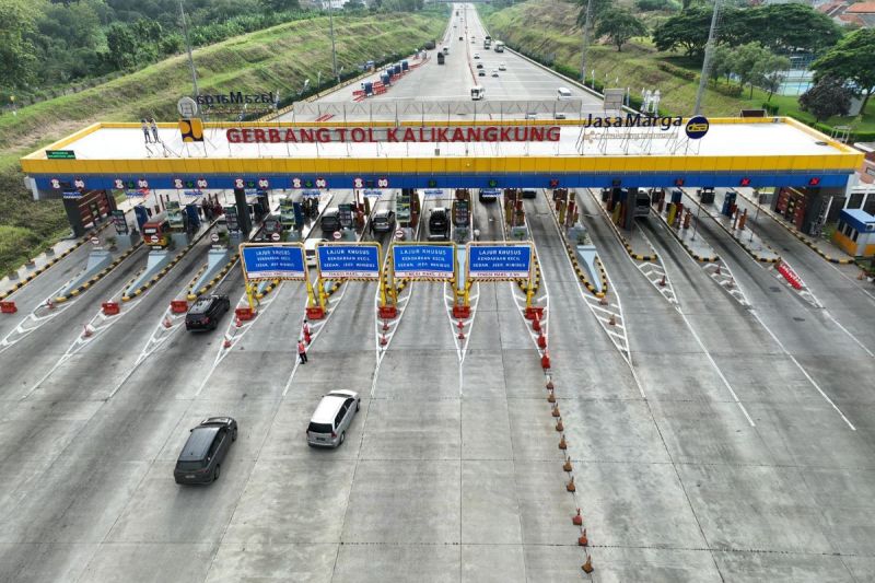 H-4 Natal-Tahun Baru, terjadi lonjakan lalin di sejumlah GT Trans Jawa H-4 Natal-Tahun Baru, terjadi lonjakan lalin di sejumlah GT Trans Jawa