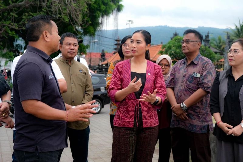Wamenpar sebut Pantai Lovina di Buleleng Bali perlu dikembangkan Wamenpar sebut Pantai Lovina di Buleleng Bali perlu dikembangkan