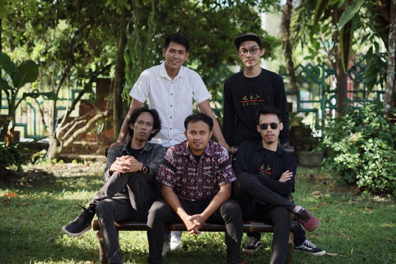 Candei bawakan lagu-lagu berbahasa Melayu Besemah di album perdana Candei bawakan lagu-lagu berbahasa Melayu Besemah di album perdana