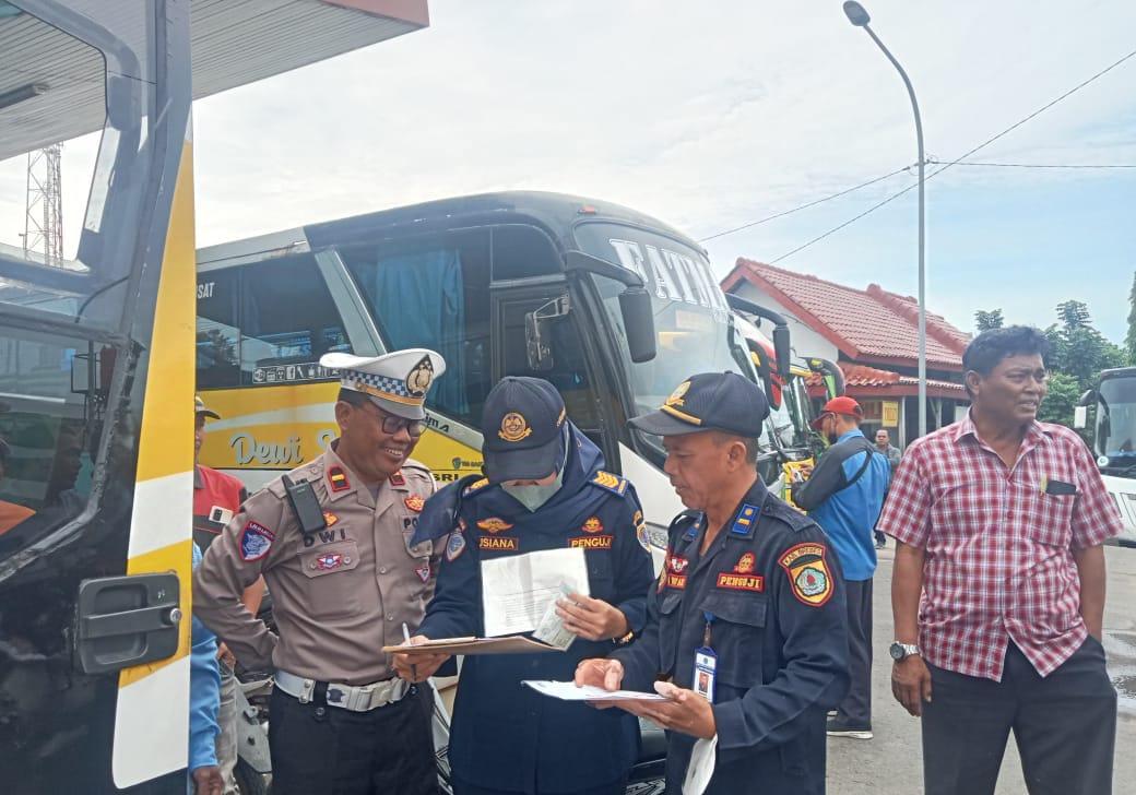 Sambut Natal dan Tahun Baru, Dishub Jateng siagakan posko dan cek kelaikan armada transportasi Sambut Natal dan Tahun Baru, Dishub Jateng siagakan posko dan cek kelaikan armada transportasi
